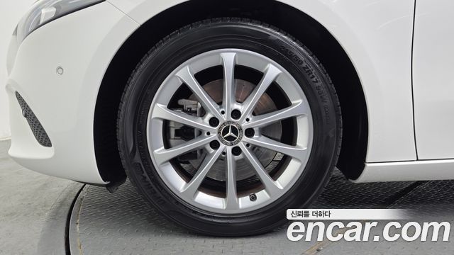 Mercedes-Benz A-Class 2020 — photo 5