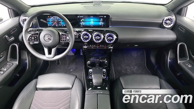 Mercedes-Benz A-Class 2020 — photo 10
