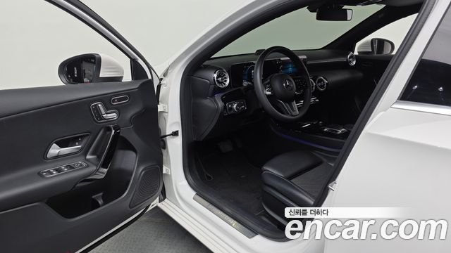 Mercedes-Benz A-Class 2020 — photo 13