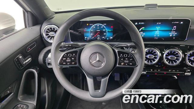 Mercedes-Benz A-Class 2020 — photo 19
