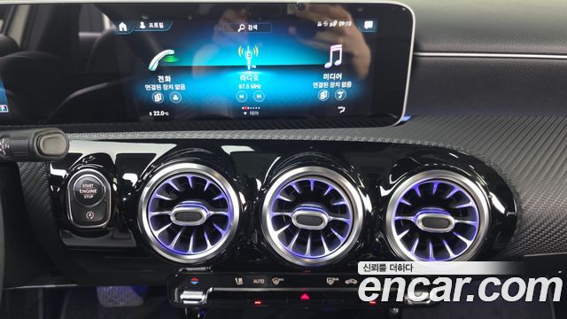 Mercedes-Benz A-Class 2020 — photo 20