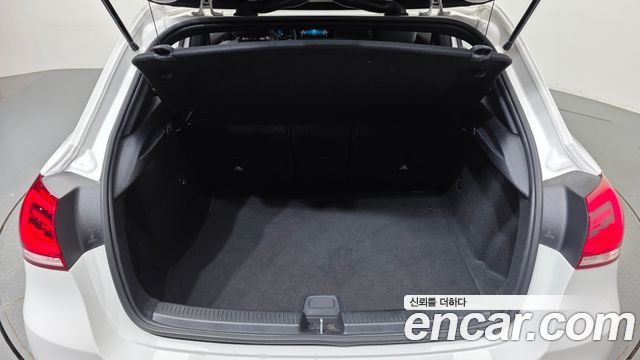 Mercedes-Benz A-Class 2020 — photo 26