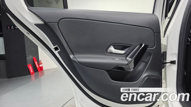 Mercedes-Benz A-Class 2020 — photo 15