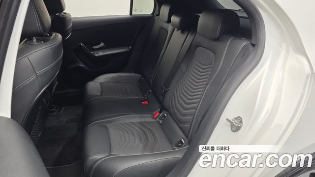 Mercedes-Benz A-Class 2020 — photo 16