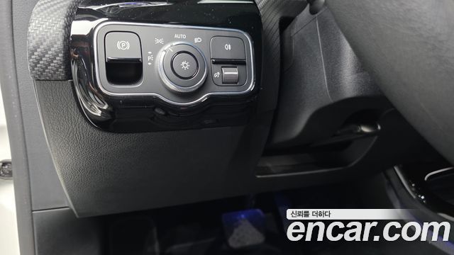Mercedes-Benz A-Class 2020 — photo 28
