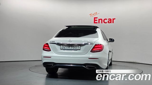 Mercedes-Benz E-Class 2019 — photo 4