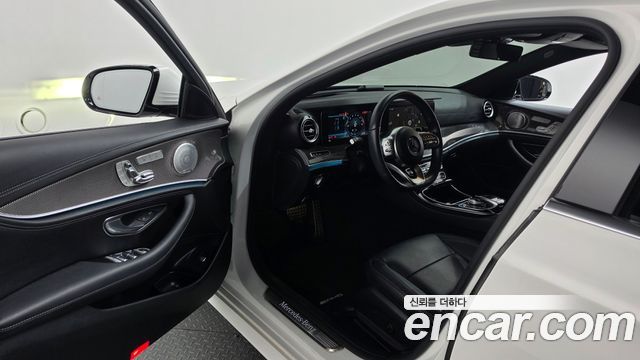 Mercedes-Benz E-Class 2019 — photo 13