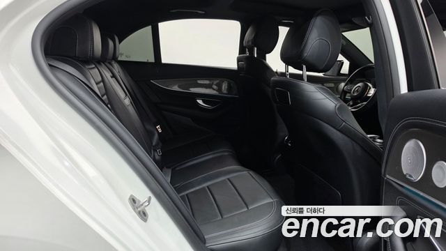 Mercedes-Benz E-Class 2019 — photo 17