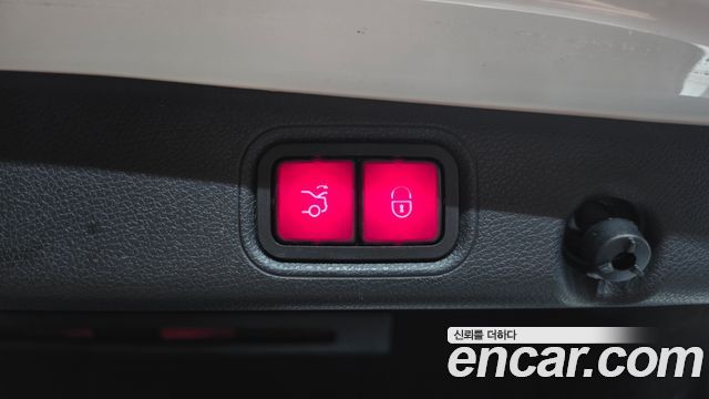 Mercedes-Benz E-Class 2019 — photo 24