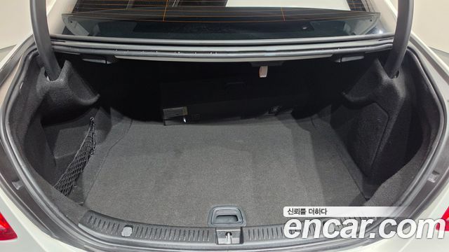 Mercedes-Benz E-Class 2019 — photo 25