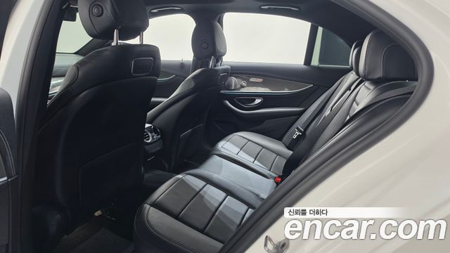Mercedes-Benz E-Class 2019 — photo 26
