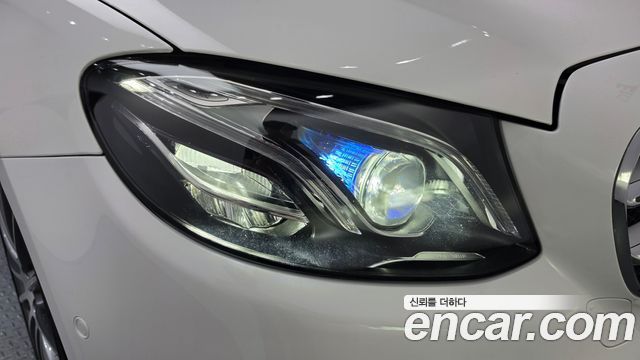 Mercedes-Benz E-Class 2019 — photo 8