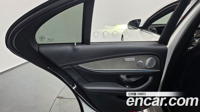 Mercedes-Benz E-Class 2019 — photo 15