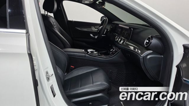Mercedes-Benz E-Class 2019 — photo 16