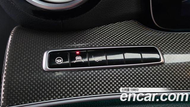 Mercedes-Benz E-Class 2019 — photo 30