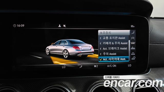 Mercedes-Benz E-Class 2019 — photo 32