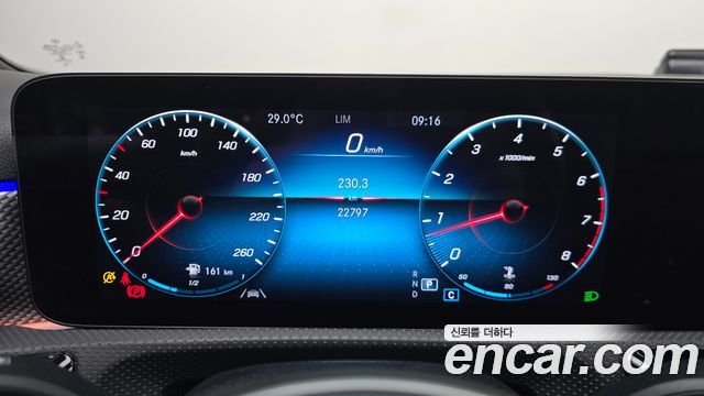 Mercedes-Benz A-Class 2022 — photo 8