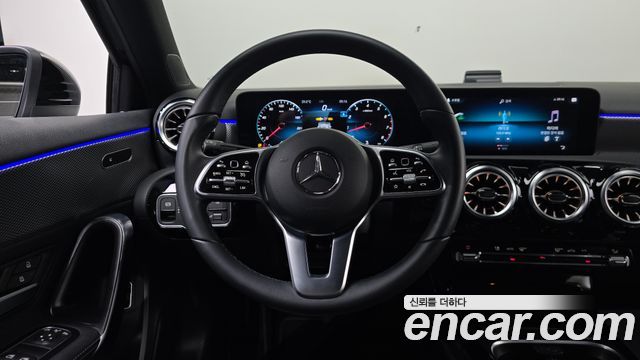 Mercedes-Benz A-Class 2022 — photo 12