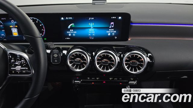 Mercedes-Benz A-Class 2022 — photo 13
