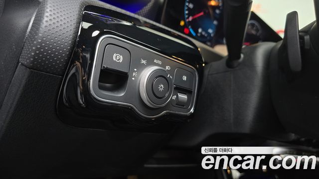 Mercedes-Benz A-Class 2022 — photo 16