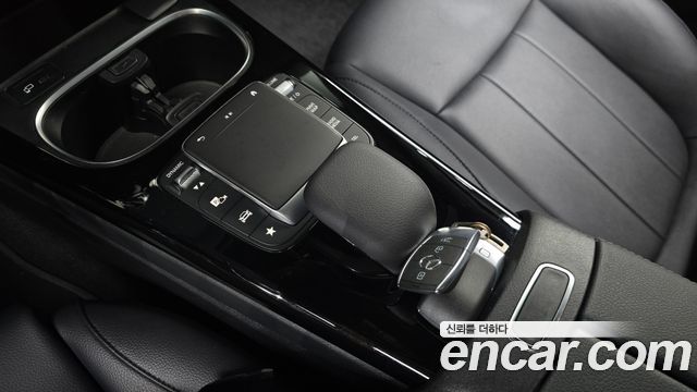 Mercedes-Benz A-Class 2022 — photo 19