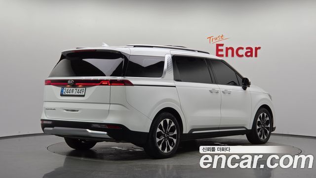 Kia Canival 2021 — photo 2