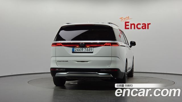 Kia Canival 2021 — photo 4