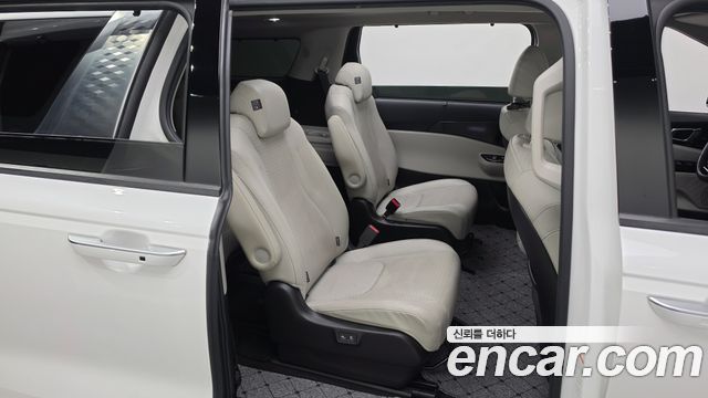 Kia Canival 2021 — photo 17