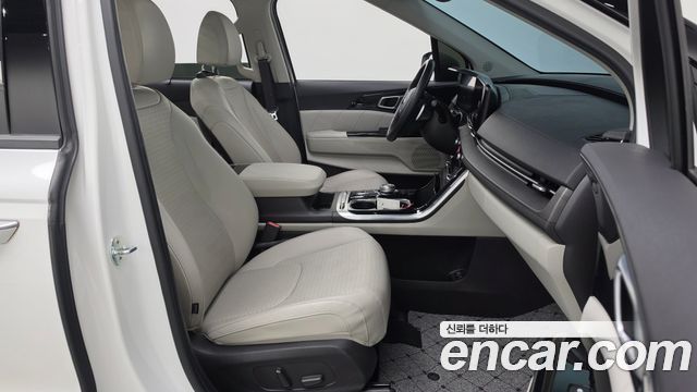 Kia Canival 2021 — photo 16