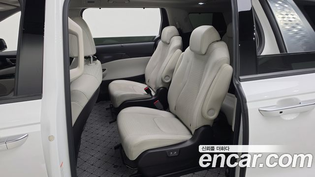 Kia Canival 2021 — photo 29