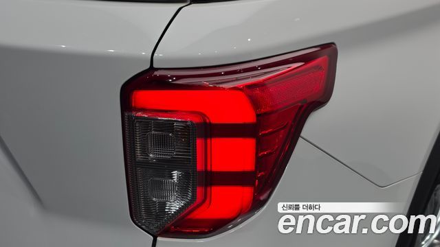 Ford Explorer 2020 — photo 9