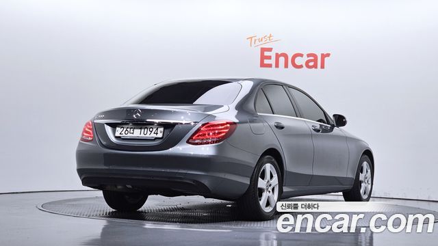 Mercedes-Benz C-Class 2018 — photo 2