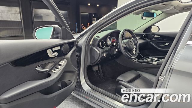 Mercedes-Benz C-Class 2018 — photo 10