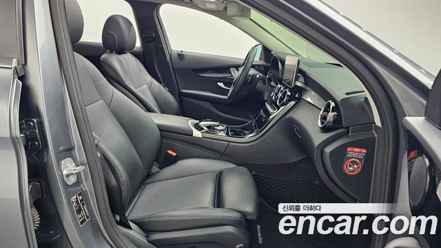 Mercedes-Benz C-Class 2018 — photo 11