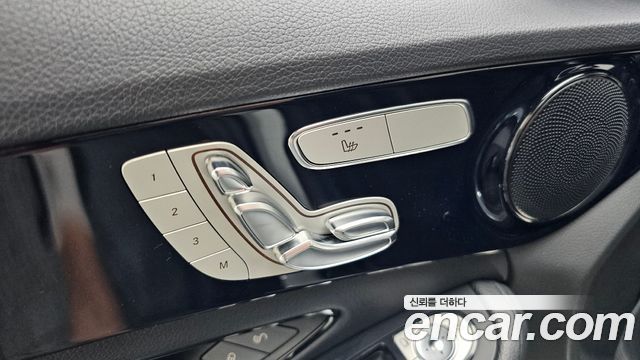Mercedes-Benz C-Class 2018 — photo 17