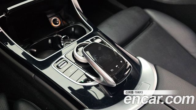 Mercedes-Benz C-Class 2018 — photo 18