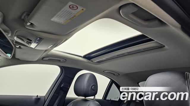 Mercedes-Benz C-Class 2018 — photo 19