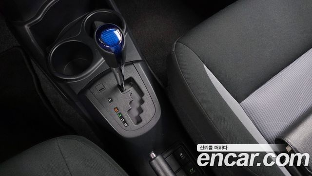 Toyota Prius 2018 — photo 12