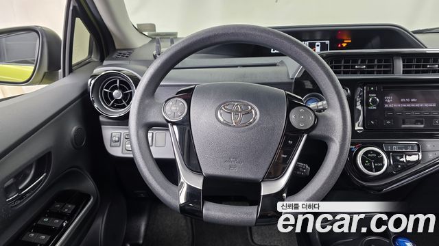 Toyota Prius 2018 — photo 18