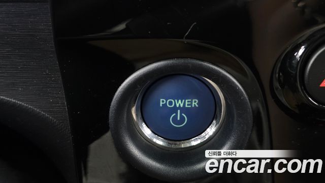 Toyota Prius 2018 — photo 23
