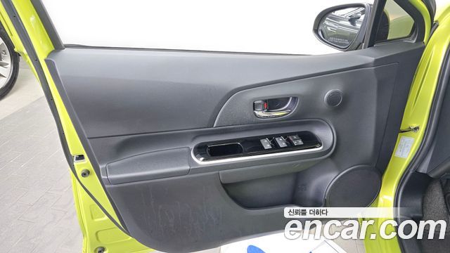 Toyota Prius 2018 — photo 14