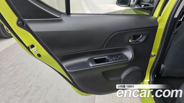 Toyota Prius 2018 — photo 15