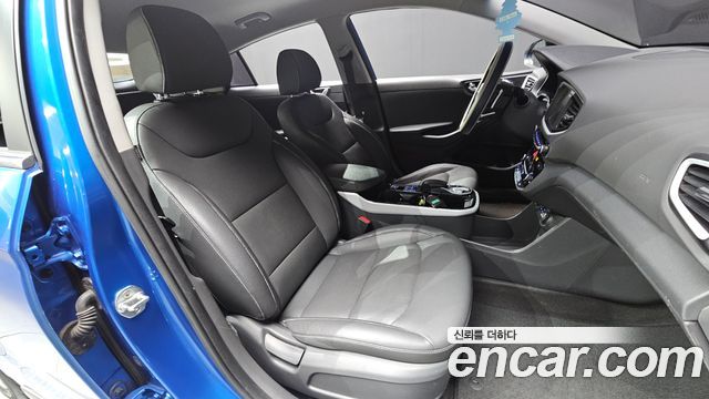 Hyundai Ioniq 2017 — photo 11