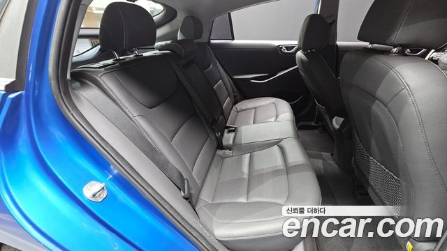 Hyundai Ioniq 2017 — photo 12