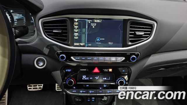 Hyundai Ioniq 2017 — photo 15
