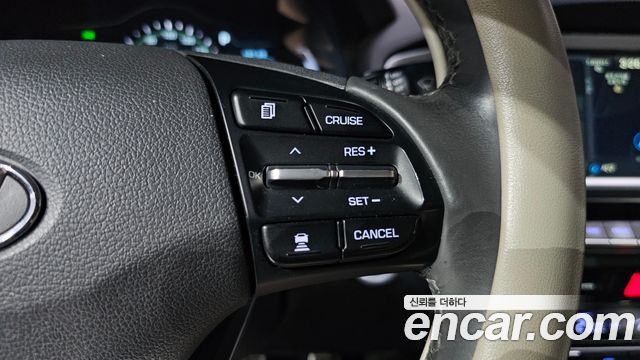 Hyundai Ioniq 2017 — photo 19