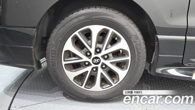 Hyundai Starex 2019 — photo 7
