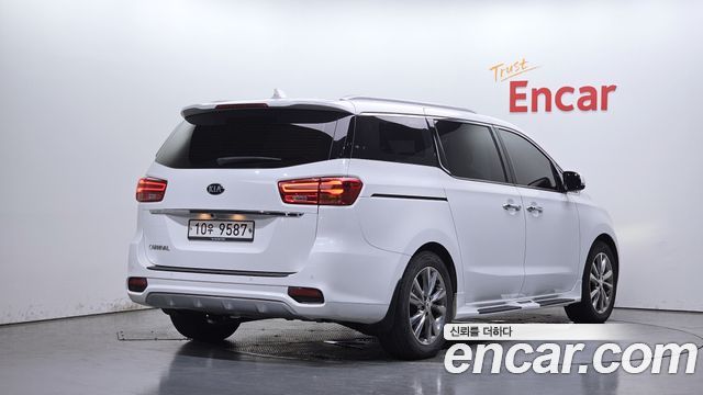 Kia Canival 2019 — photo 2
