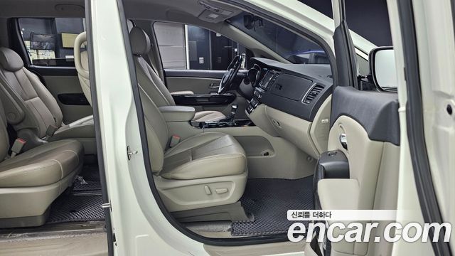 Kia Canival 2019 — photo 17