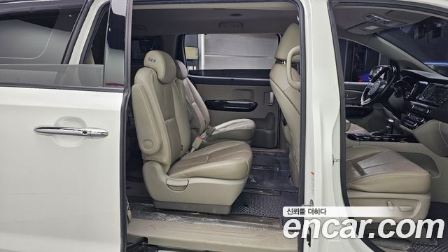 Kia Canival 2019 — photo 18